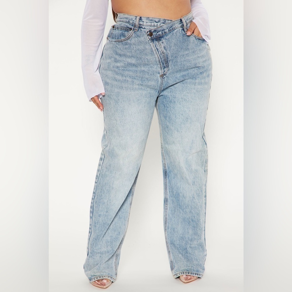 NWT Fashion Nova Crossover Straight Leg Jeans - Light Blue Wash sz 15